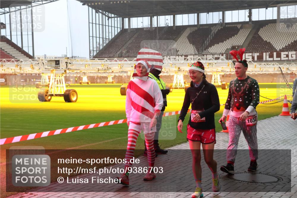 07.12.2025 - St. Pauli X-Mass-Run No. 15 Luisa Fischer http://msf.ph/oto/9386703 07.12.2025 10:21:13 Ziel 1034, 392, 447, 452, 461, 478, 1016, 1076, 1466, 2187, 2799, 3473, 3832, 4116, 4490, 4517, 4523 meine-sportfotos.de