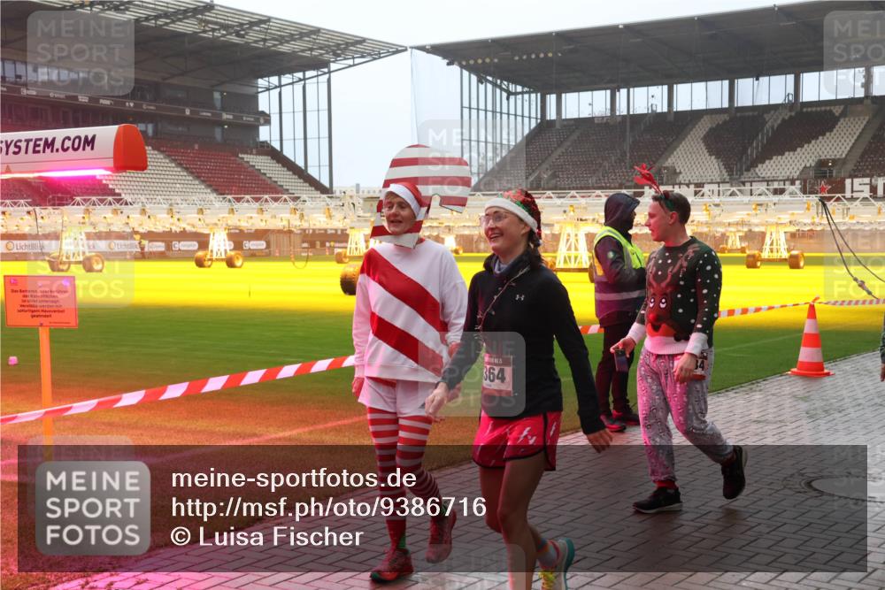 07.12.2025 - St. Pauli X-Mass-Run No. 15 Luisa Fischer http://msf.ph/oto/9386716 07.12.2025 10:21:15 Ziel 364, 392, 447, 452, 461, 478, 1016, 1076, 1386, 1466, 1898, 1900, 2187, 2565, 2799, 3473, 3832, 4116, 4490, 4517, 4523 meine-sportfotos.de