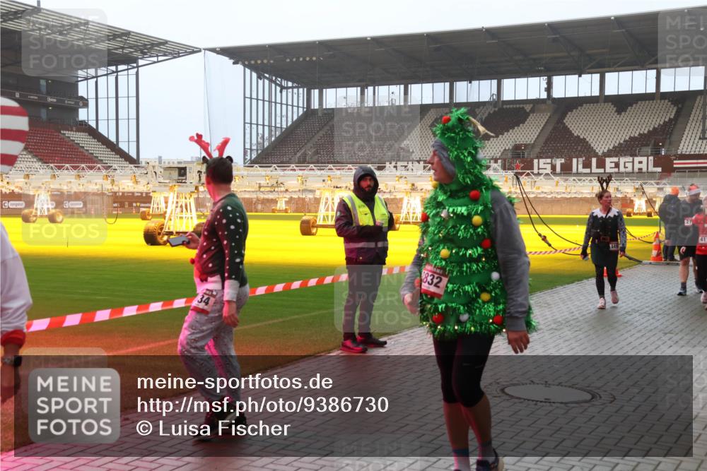 07.12.2025 - St. Pauli X-Mass-Run No. 15 Luisa Fischer http://msf.ph/oto/9386730 07.12.2025 10:21:16 Ziel 832, 21, 41, 392, 447, 452, 461, 478, 1016, 1076, 1386, 1407, 1466, 1898, 1900, 2187, 2565, 2799, 3473, 3832, 4116, 4338, 4490, 4517 meine-sportfotos.de
