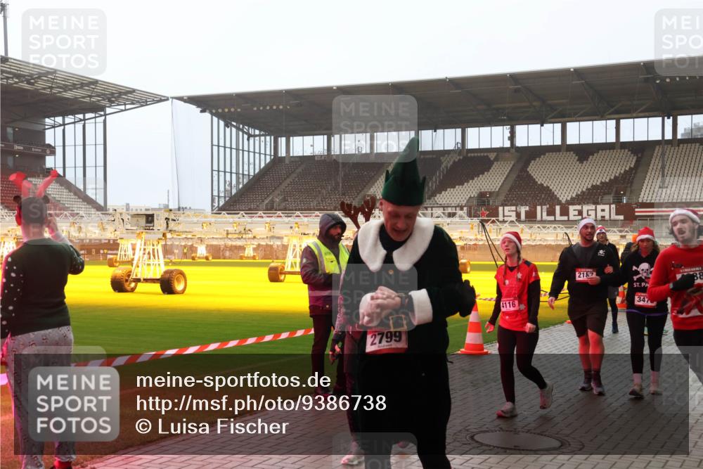 07.12.2025 - St. Pauli X-Mass-Run No. 15 Luisa Fischer http://msf.ph/oto/9386738 07.12.2025 10:21:21 Ziel 2799, 4116, 2187, 347, 392, 447, 452, 461, 478, 1016, 1076, 1386, 1407, 1466, 1898, 1900, 2187, 2565, 2799, 3473, 3984, 4338, 4490, 4517 meine-sportfotos.de