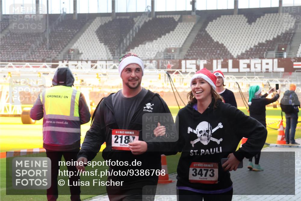 07.12.2025 - St. Pauli X-Mass-Run No. 15 Luisa Fischer http://msf.ph/oto/9386768 07.12.2025 10:21:24 Ziel 15, 218, 1, 15, 3473, 392, 1016, 1076, 1386, 1407, 1466, 1898, 1900, 2173, 2565, 2799, 3849, 3984, 4338, 4490, 4517 meine-sportfotos.de