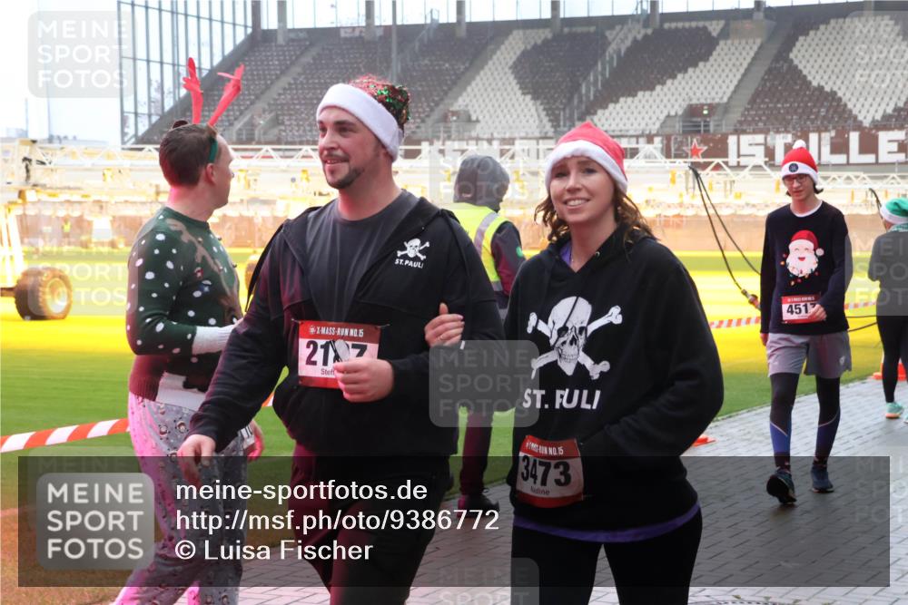 07.12.2025 - St. Pauli X-Mass-Run No. 15 Luisa Fischer http://msf.ph/oto/9386772 07.12.2025 10:21:25 Ziel 15, 217, 15, 3473, 4517, 392, 1016, 1076, 1386, 1407, 1466, 1898, 1900, 2173, 2565, 2799, 3848, 3849, 3984, 4338, 4490, 4517 meine-sportfotos.de