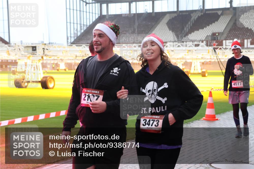 07.12.2025 - St. Pauli X-Mass-Run No. 15 Luisa Fischer http://msf.ph/oto/9386774 07.12.2025 10:21:25 Ziel 15, 217, 3473, 15, 4517, 392, 1016, 1076, 1386, 1407, 1466, 1898, 1900, 2173, 2565, 2799, 3848, 3849, 3984, 4338, 4490, 4517 meine-sportfotos.de
