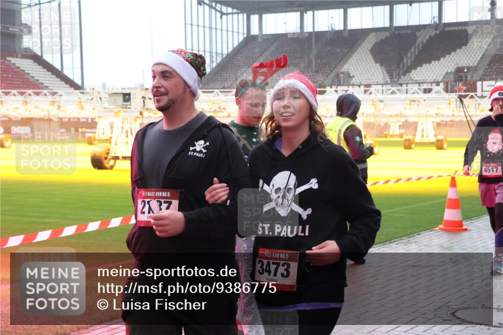 07.12.2025 - St. Pauli X-Mass-Run No. 15 Luisa Fischer http://msf.ph/oto/9386775 07.12.2025 10:21:26 Ziel 15, 2, 37, 15, 3473, 4517, 392, 1016, 1076, 1386, 1407, 1466, 1898, 1900, 2173, 2565, 2799, 3848, 3849, 3984, 4117, 4338, 4490, 4517 meine-sportfotos.de