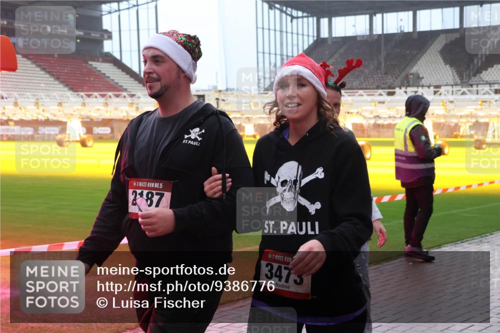 07.12.2025 - St. Pauli X-Mass-Run No. 15 Luisa Fischer http://msf.ph/oto/9386776 07.12.2025 10:21:26 Ziel 15, 2487, 3475, 392, 1016, 1076, 1386, 1407, 1466, 1898, 1900, 2173, 2565, 2799, 3848, 3849, 3984, 4117, 4338, 4490, 4517 meine-sportfotos.de