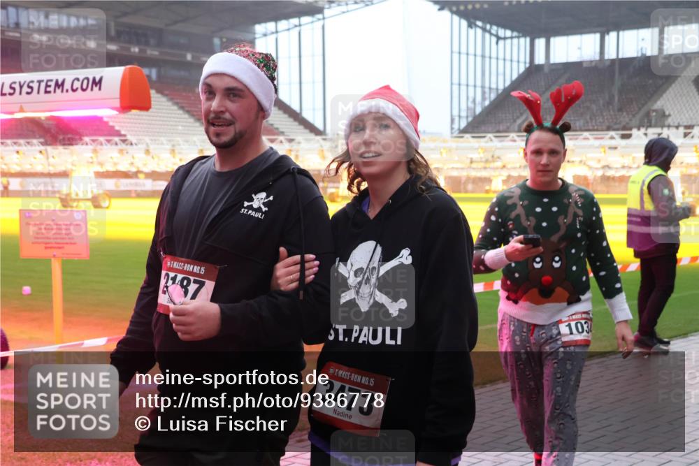 07.12.2025 - St. Pauli X-Mass-Run No. 15 Luisa Fischer http://msf.ph/oto/9386778 07.12.2025 10:21:26 Ziel 15, 2187, 15, 3473, 103, 392, 1016, 1076, 1386, 1407, 1466, 1898, 1900, 2173, 2565, 2799, 3848, 3849, 3984, 4117, 4338, 4490, 4517 meine-sportfotos.de