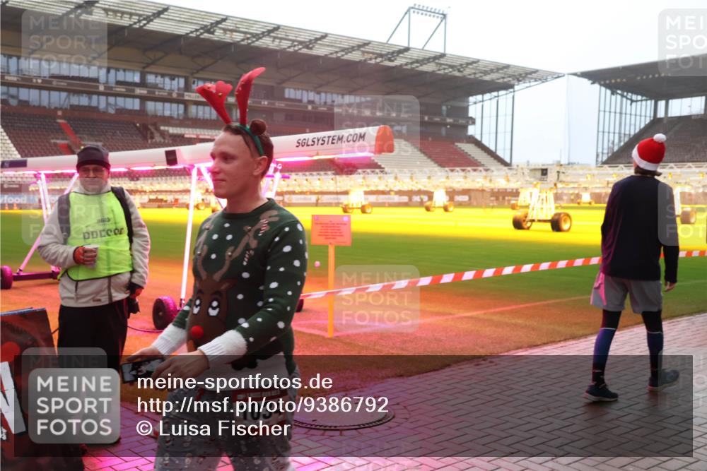 07.12.2025 - St. Pauli X-Mass-Run No. 15 Luisa Fischer http://msf.ph/oto/9386792 07.12.2025 10:21:29 Ziel 1034, 392, 1016, 1076, 1326, 1386, 1407, 1466, 1898, 1900, 2173, 2565, 2799, 3062, 3384, 3540, 3541, 3848, 3849, 3984, 4117, 4338, 4517 meine-sportfotos.de