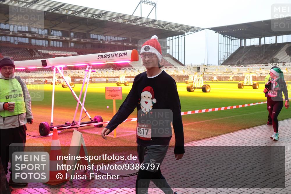 07.12.2025 - St. Pauli X-Mass-Run No. 15 Luisa Fischer http://msf.ph/oto/9386797 07.12.2025 10:21:31 Ziel 4517, 1466, 392, 1016, 1076, 1326, 1386, 1407, 1466, 1898, 1900, 2173, 2565, 2799, 3062, 3384, 3540, 3541, 3848, 3849, 3984, 4117, 4338, 4517 meine-sportfotos.de