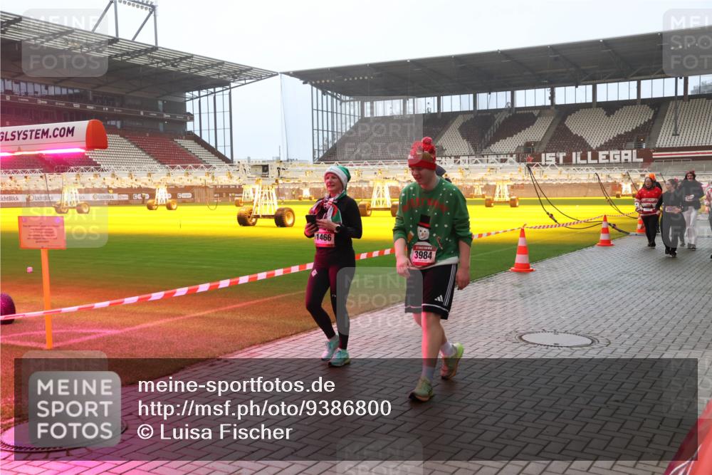 07.12.2025 - St. Pauli X-Mass-Run No. 15 Luisa Fischer http://msf.ph/oto/9386800 07.12.2025 10:21:33 Ziel 1466, 3984, 149, 270, 392, 1016, 1076, 1326, 1386, 1407, 1466, 1898, 1900, 2173, 2565, 2799, 3062, 3384, 3540, 3541, 3848, 3849, 3984, 4117, 4338, 4517 meine-sportfotos.de