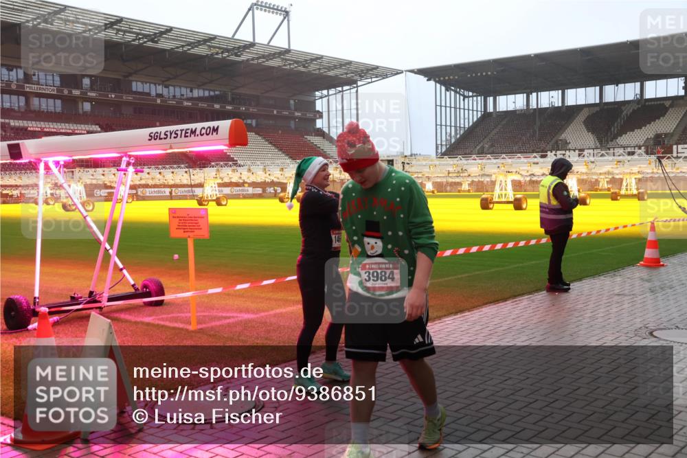 07.12.2025 - St. Pauli X-Mass-Run No. 15 Luisa Fischer http://msf.ph/oto/9386851 07.12.2025 10:21:34 Ziel 146, 5, 3984, 149, 270, 392, 1016, 1076, 1326, 1386, 1407, 1466, 1898, 1900, 2173, 2565, 2799, 3062, 3091, 3384, 3540, 3541, 3848, 3849, 3984, 3988, 4117, 4338, 4517 meine-sportfotos.de