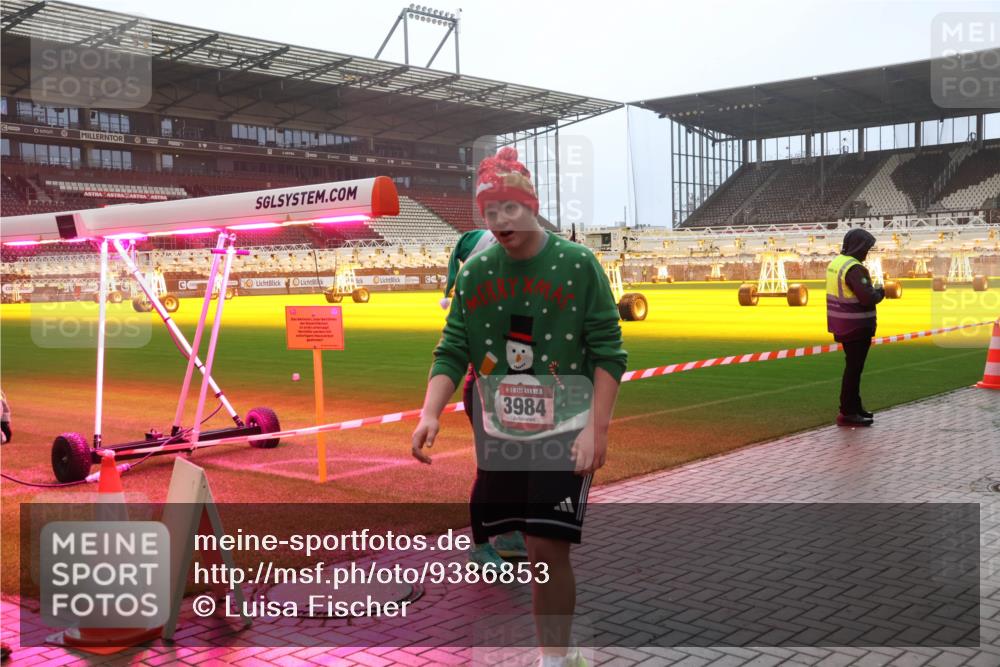 07.12.2025 - St. Pauli X-Mass-Run No. 15 Luisa Fischer http://msf.ph/oto/9386853 07.12.2025 10:21:35 Ziel 3984, 149, 270, 392, 1326, 1386, 1407, 1898, 1900, 2173, 2565, 2799, 3062, 3091, 3384, 3540, 3541, 3848, 3849, 3984, 3988, 4117, 4338, 4517 meine-sportfotos.de