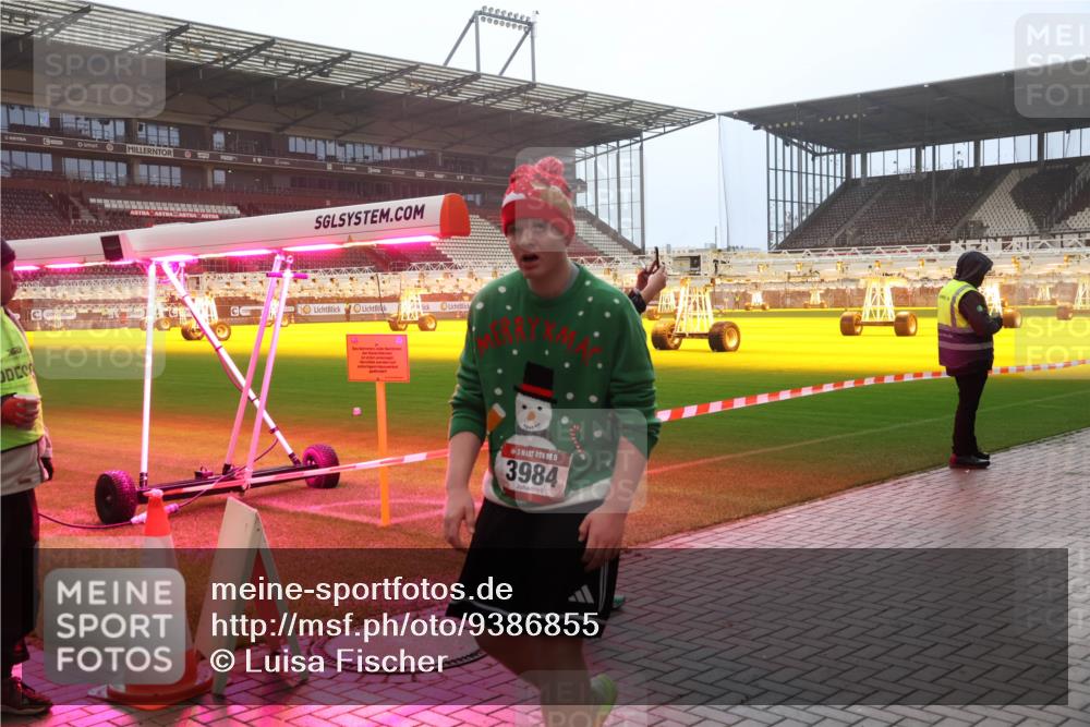 07.12.2025 - St. Pauli X-Mass-Run No. 15 Luisa Fischer http://msf.ph/oto/9386855 07.12.2025 10:21:35 Ziel 370, 15, 3984, 149, 270, 392, 1326, 1386, 1407, 1898, 1900, 2173, 2565, 2799, 3062, 3091, 3384, 3540, 3541, 3848, 3849, 3984, 3988, 4117, 4338, 4517 meine-sportfotos.de