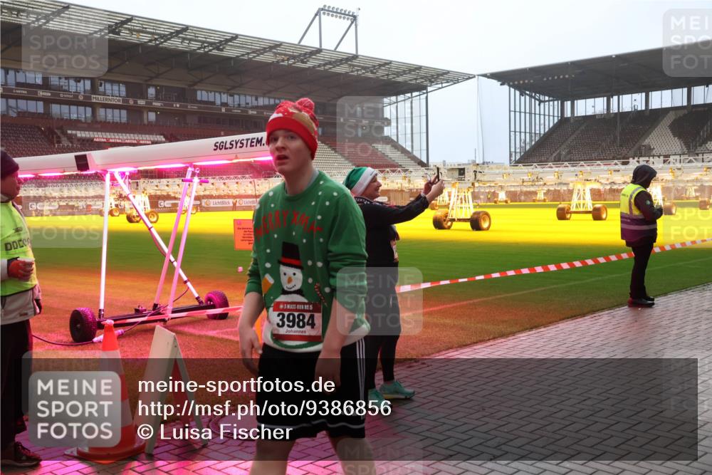 07.12.2025 - St. Pauli X-Mass-Run No. 15 Luisa Fischer http://msf.ph/oto/9386856 07.12.2025 10:21:35 Ziel 15, 3984, 149, 270, 392, 1326, 1386, 1407, 1898, 1900, 2173, 2565, 2799, 3062, 3091, 3384, 3540, 3541, 3848, 3849, 3984, 3988, 4117, 4338, 4517 meine-sportfotos.de