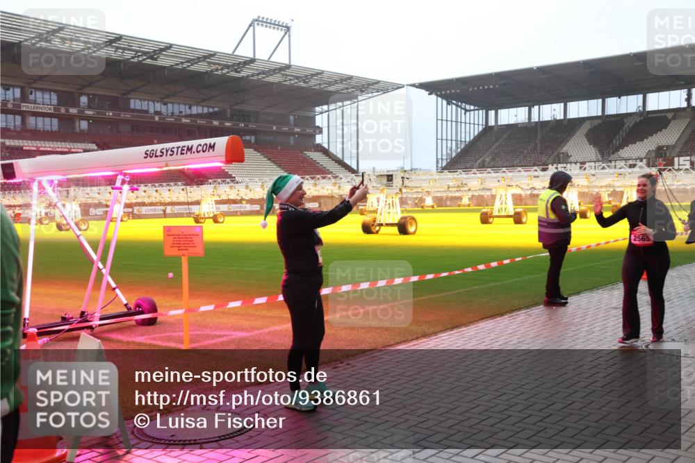 07.12.2025 - St. Pauli X-Mass-Run No. 15 Luisa Fischer http://msf.ph/oto/9386861 07.12.2025 10:21:36 Ziel 2565, 149, 270, 392, 1326, 1386, 1407, 1898, 1900, 2173, 2565, 2799, 2927, 3062, 3091, 3384, 3540, 3541, 3848, 3849, 3984, 3988, 4117, 4338, 4517 meine-sportfotos.de