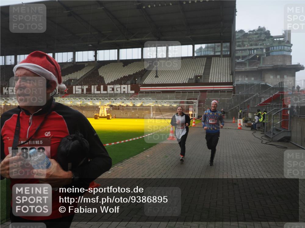 07.12.2025 - St. Pauli X-Mass-Run No. 15 Fabian Wolf http://msf.ph/oto/9386895 07.12.2025 10:16:51 Ziel 1620, 1989, 1997, 2185, 2266, 3633, 4356, 4359, 4769 meine-sportfotos.de
