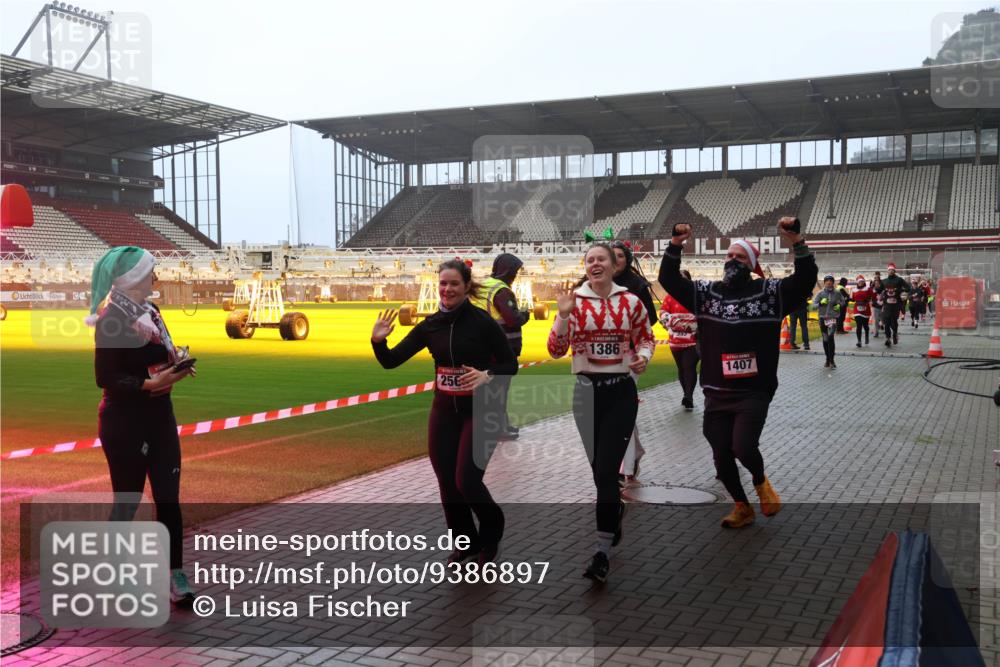 07.12.2025 - St. Pauli X-Mass-Run No. 15 Luisa Fischer http://msf.ph/oto/9386897 07.12.2025 10:21:37 Ziel 256, 1386, 1407, 149, 270, 392, 1326, 1386, 1407, 1898, 1900, 2173, 2565, 2799, 2927, 3062, 3091, 3384, 3540, 3541, 3848, 3849, 3984, 3988, 4117, 4338 meine-sportfotos.de