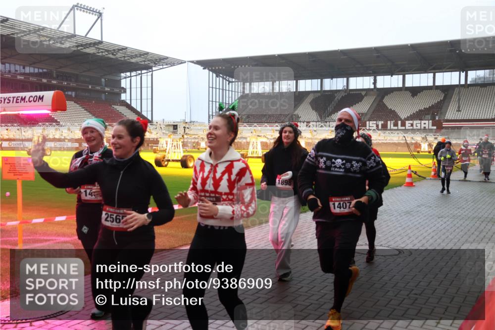 07.12.2025 - St. Pauli X-Mass-Run No. 15 Luisa Fischer http://msf.ph/oto/9386909 07.12.2025 10:21:38 Ziel 14, 256, 1898, 1407, 2173, 149, 270, 392, 1326, 1386, 1407, 1898, 1900, 2173, 2565, 2799, 2927, 3062, 3091, 3384, 3540, 3541, 3848, 3849, 3984, 3988, 4117, 4169, 4170, 4338 meine-sportfotos.de