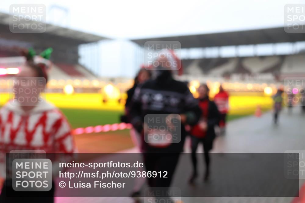 07.12.2025 - St. Pauli X-Mass-Run No. 15 Luisa Fischer http://msf.ph/oto/9386912 07.12.2025 10:21:39 Ziel 149, 270, 392, 1326, 1386, 1407, 1898, 1900, 2173, 2565, 2799, 2927, 2997, 3062, 3091, 3384, 3540, 3541, 3848, 3849, 3984, 3988, 4117, 4169, 4170, 4338 meine-sportfotos.de