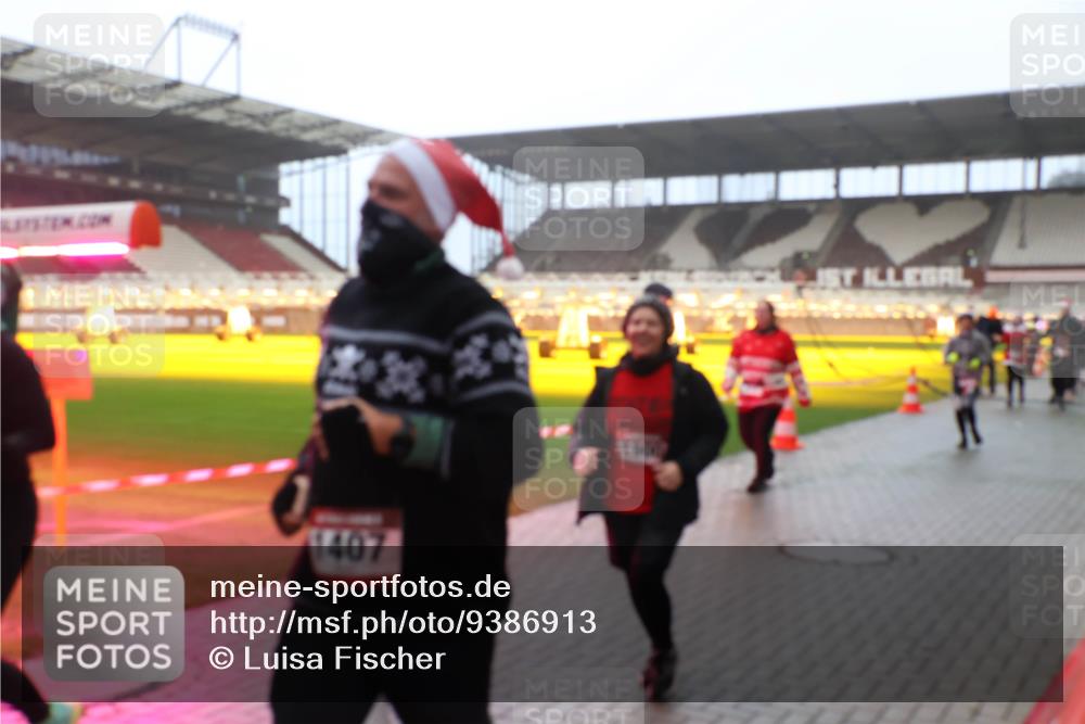07.12.2025 - St. Pauli X-Mass-Run No. 15 Luisa Fischer http://msf.ph/oto/9386913 07.12.2025 10:21:39 Ziel 1407, 149, 270, 392, 1326, 1386, 1407, 1898, 1900, 2173, 2565, 2799, 2927, 2997, 3062, 3091, 3384, 3540, 3541, 3848, 3849, 3984, 3988, 4117, 4169, 4170, 4338 meine-sportfotos.de