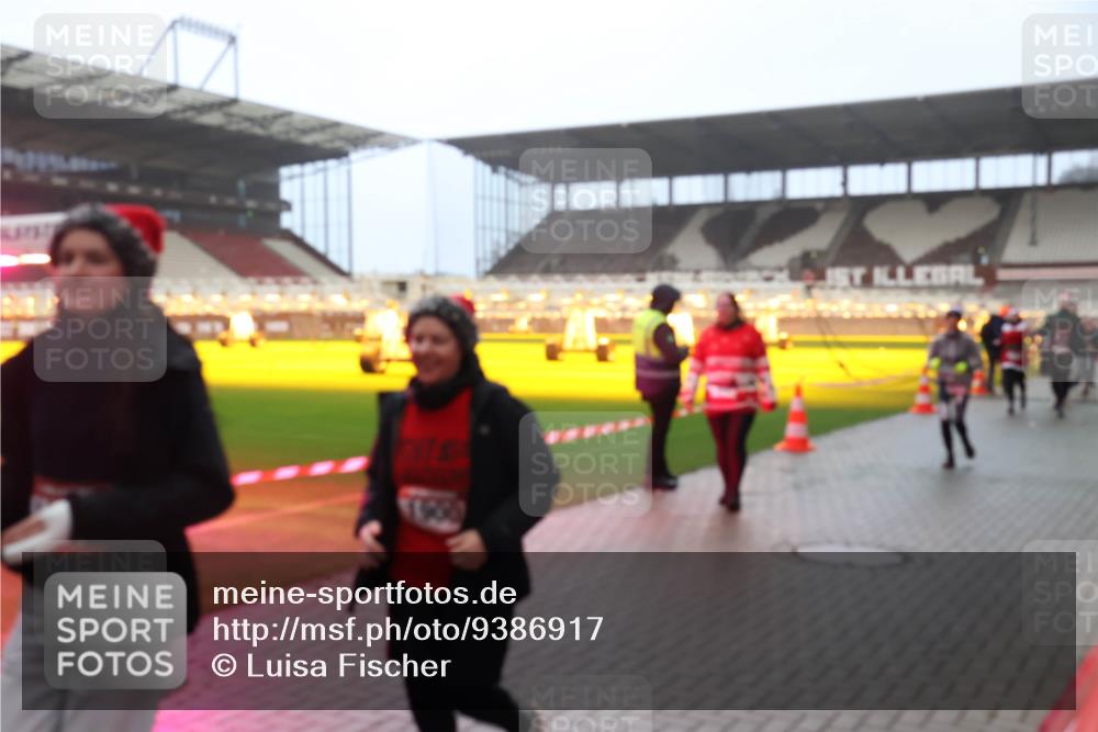 07.12.2025 - St. Pauli X-Mass-Run No. 15 Luisa Fischer http://msf.ph/oto/9386917 07.12.2025 10:21:40 Ziel 149, 270, 1326, 1386, 1407, 1898, 1900, 2173, 2565, 2799, 2927, 2997, 3062, 3091, 3384, 3540, 3541, 3848, 3849, 3984, 3988, 4117, 4169, 4170, 4338 meine-sportfotos.de