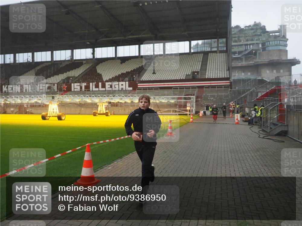 07.12.2025 - St. Pauli X-Mass-Run No. 15 Fabian Wolf http://msf.ph/oto/9386950 07.12.2025 10:16:56 Ziel 1620, 1762, 1989, 1997, 2694, 3633, 4356, 4359, 4769 meine-sportfotos.de