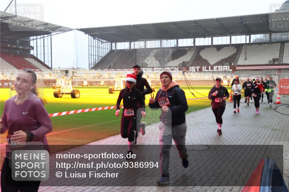 07.12.2025 - St. Pauli X-Mass-Run No. 15 Luisa Fischer http://msf.ph/oto/9386994 07.12.2025 10:21:48 Ziel 3384, 1326, 3540, 149, 270, 1326, 1386, 1407, 1898, 1900, 2173, 2565, 2927, 2997, 3062, 3091, 3384, 3540, 3541, 3848, 3849, 3984, 3988, 4117, 4158, 4169, 4170, 4338 meine-sportfotos.de