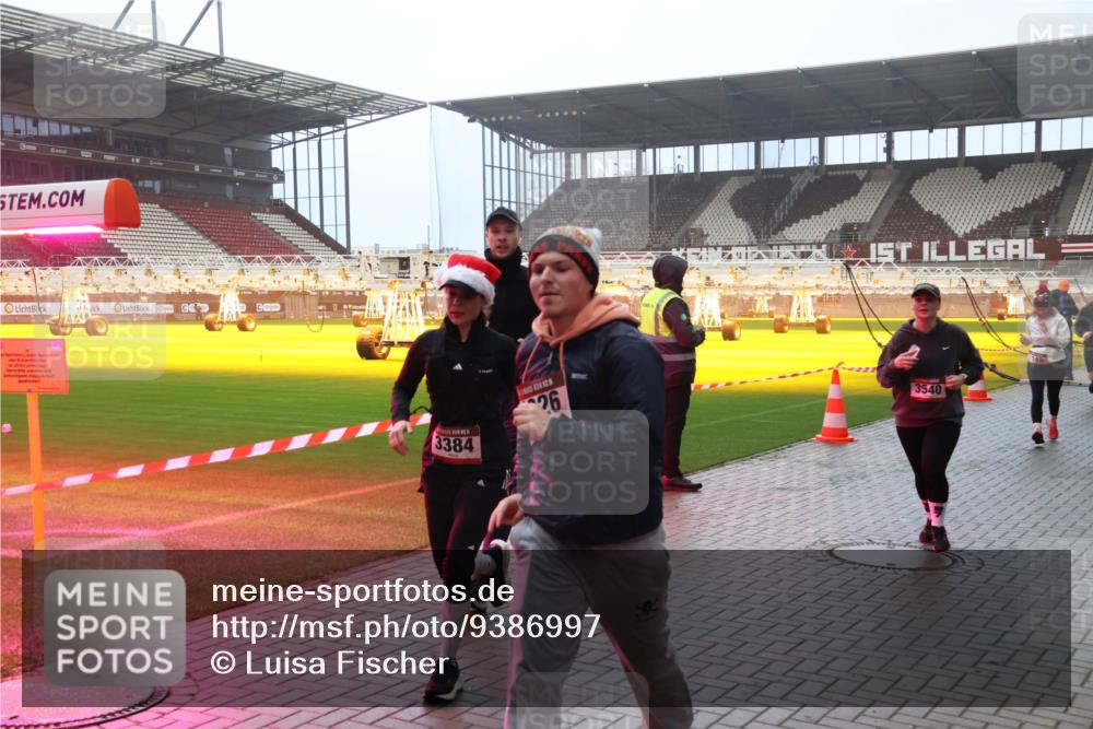 07.12.2025 - St. Pauli X-Mass-Run No. 15 Luisa Fischer http://msf.ph/oto/9386997 07.12.2025 10:21:48 Ziel 3384, 26, 3540, 149, 270, 1326, 1386, 1407, 1898, 1900, 2173, 2565, 2927, 2997, 3062, 3091, 3384, 3540, 3541, 3848, 3849, 3984, 3988, 4117, 4158, 4169, 4170, 4338 meine-sportfotos.de