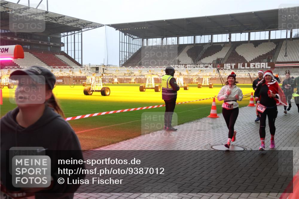 07.12.2025 - St. Pauli X-Mass-Run No. 15 Luisa Fischer http://msf.ph/oto/9387012 07.12.2025 10:21:51 Ziel 149, 270, 149, 270, 1326, 1386, 1407, 1898, 1900, 2173, 2565, 2927, 2997, 3062, 3091, 3384, 3540, 3541, 3848, 3849, 3984, 3988, 4117, 4158, 4169, 4170, 4338 meine-sportfotos.de