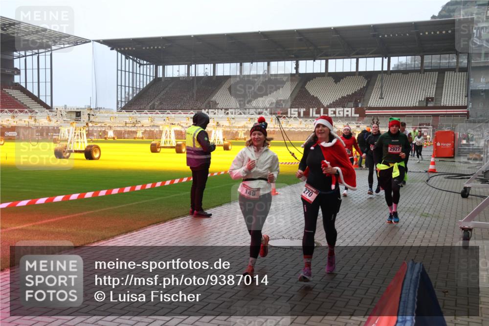 07.12.2025 - St. Pauli X-Mass-Run No. 15 Luisa Fischer http://msf.ph/oto/9387014 07.12.2025 10:21:51 Ziel 149, 270, 2927, 149, 270, 1326, 1386, 1407, 1898, 1900, 2173, 2565, 2927, 2997, 3062, 3091, 3384, 3540, 3541, 3848, 3849, 3984, 3988, 4117, 4158, 4169, 4170, 4338 meine-sportfotos.de