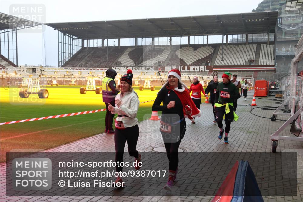 07.12.2025 - St. Pauli X-Mass-Run No. 15 Luisa Fischer http://msf.ph/oto/9387017 07.12.2025 10:21:52 Ziel 15, 149, 270, 4170, 4, 292, 149, 270, 1326, 1386, 1407, 1898, 1900, 2173, 2565, 2927, 2997, 3062, 3091, 3384, 3540, 3541, 3848, 3849, 3984, 3988, 4117, 4158, 4169, 4170, 4338 meine-sportfotos.de