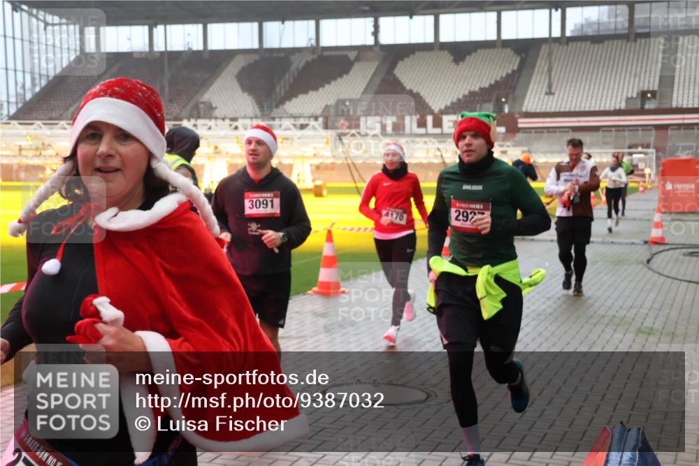 07.12.2025 - St. Pauli X-Mass-Run No. 15 Luisa Fischer http://msf.ph/oto/9387032 07.12.2025 10:21:53 Ziel 3091, 4170, 292, 149, 270, 1326, 1386, 1407, 1898, 1900, 2173, 2565, 2927, 2997, 3062, 3091, 3384, 3540, 3541, 3848, 3849, 3984, 3988, 4117, 4158, 4169, 4170, 4338 meine-sportfotos.de