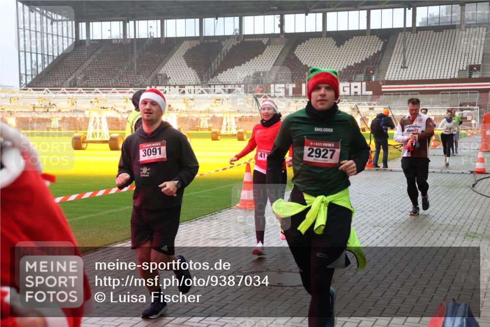 07.12.2025 - St. Pauli X-Mass-Run No. 15 Luisa Fischer http://msf.ph/oto/9387034 07.12.2025 10:21:53 Ziel 3091, 417, 5, 2927, 15, 149, 270, 1326, 1386, 1407, 1898, 1900, 2173, 2565, 2927, 2997, 3062, 3091, 3384, 3540, 3541, 3848, 3849, 3984, 3988, 4117, 4158, 4169, 4170, 4338 meine-sportfotos.de
