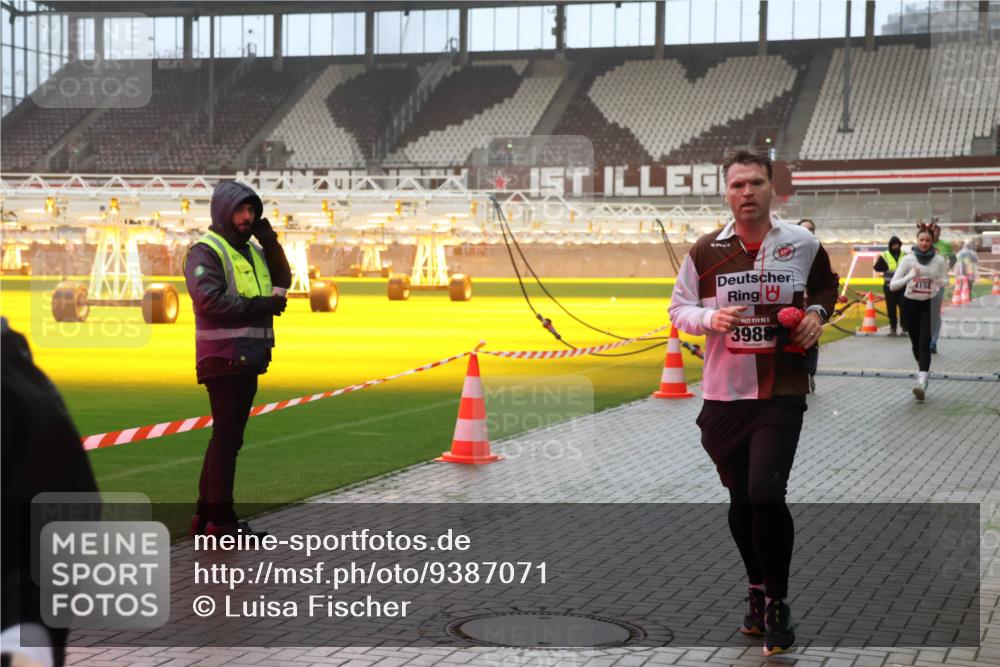 07.12.2025 - St. Pauli X-Mass-Run No. 15 Luisa Fischer http://msf.ph/oto/9387071 07.12.2025 10:21:55 Ziel 15, 3988, 4158, 149, 270, 1326, 1386, 1407, 1898, 1900, 2173, 2565, 2927, 2997, 3062, 3091, 3384, 3540, 3541, 3848, 3849, 3984, 3988, 4117, 4158, 4169, 4170, 4338 meine-sportfotos.de