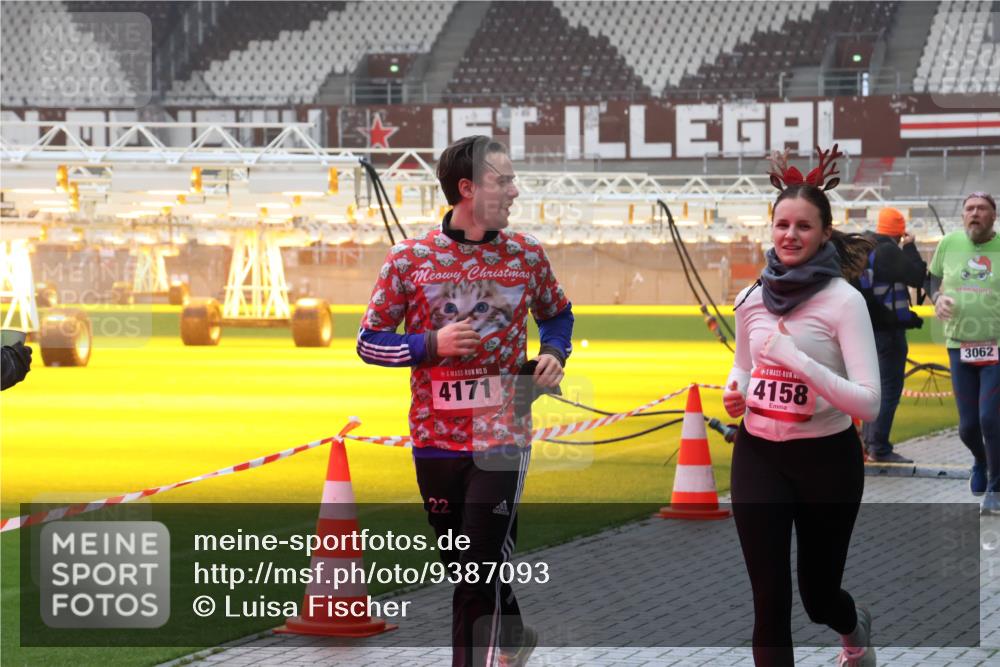 07.12.2025 - St. Pauli X-Mass-Run No. 15 Luisa Fischer http://msf.ph/oto/9387093 07.12.2025 10:21:59 Ziel 15, 4171, 4158, 22, 3062, 149, 270, 1326, 1386, 1407, 1898, 1900, 2173, 2565, 2927, 2944, 2997, 3062, 3091, 3384, 3540, 3541, 3848, 3849, 3984, 3988, 4117, 4158, 4169, 4170, 4338 meine-sportfotos.de