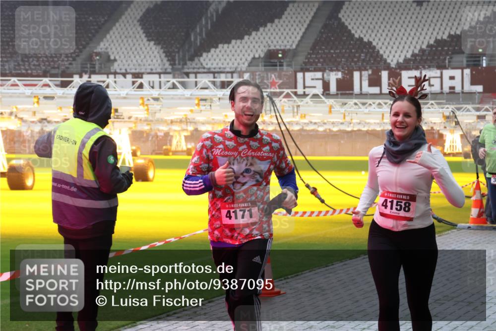 07.12.2025 - St. Pauli X-Mass-Run No. 15 Luisa Fischer http://msf.ph/oto/9387095 07.12.2025 10:22:00 Ziel 15, 4171, 15, 4158, 22, 149, 270, 1326, 1386, 1407, 1898, 1900, 2173, 2565, 2927, 2944, 2997, 3062, 3091, 3384, 3540, 3541, 3848, 3849, 3984, 3988, 4117, 4158, 4169, 4170, 4338 meine-sportfotos.de