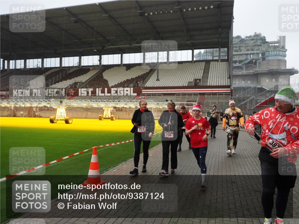 07.12.2025 - St. Pauli X-Mass-Run No. 15 Fabian Wolf http://msf.ph/oto/9387124 07.12.2025 10:17:21 Ziel 257, 268, 2688, 3229, 3522, 3874, 4114, 4339, 4764 meine-sportfotos.de