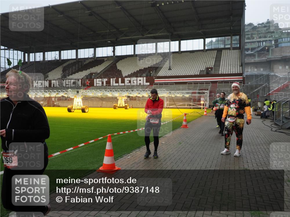07.12.2025 - St. Pauli X-Mass-Run No. 15 Fabian Wolf http://msf.ph/oto/9387148 07.12.2025 10:17:24 Ziel 257, 268, 2688, 2725, 3522, 3874, 4114, 4339, 4764 meine-sportfotos.de
