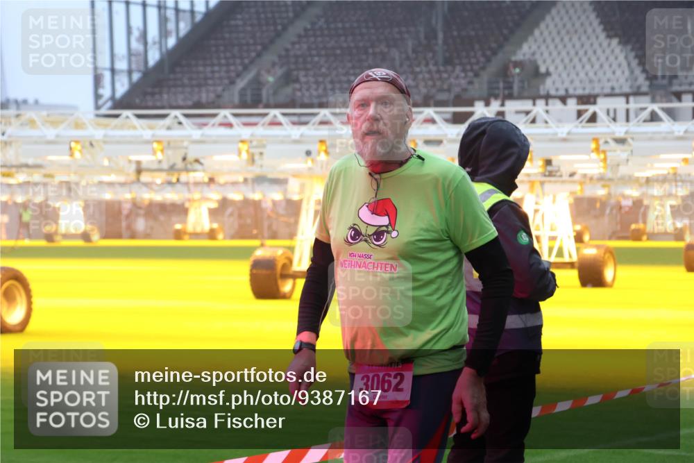 07.12.2025 - St. Pauli X-Mass-Run No. 15 Luisa Fischer http://msf.ph/oto/9387167 07.12.2025 10:22:06 Ziel 3062, 149, 270, 1326, 2173, 2927, 2944, 2945, 2997, 3062, 3091, 3384, 3540, 3541, 3848, 3849, 3988, 4117, 4158, 4169, 4170, 4321, 4322, 4323 meine-sportfotos.de