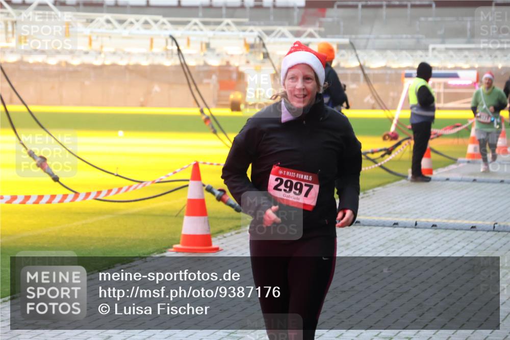 07.12.2025 - St. Pauli X-Mass-Run No. 15 Luisa Fischer http://msf.ph/oto/9387176 07.12.2025 10:22:11 Ziel 15, 2997, 149, 270, 1326, 1488, 2173, 2927, 2944, 2945, 2997, 3062, 3091, 3384, 3540, 3541, 3848, 3849, 3988, 3999, 4000, 4117, 4158, 4169, 4170, 4321, 4322, 4323, 4415 meine-sportfotos.de