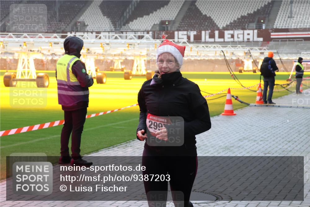 07.12.2025 - St. Pauli X-Mass-Run No. 15 Luisa Fischer http://msf.ph/oto/9387203 07.12.2025 10:22:13 Ziel 15, 299, 149, 270, 1326, 1488, 2927, 2944, 2945, 2997, 3062, 3091, 3384, 3540, 3541, 3848, 3988, 3999, 4000, 4117, 4158, 4169, 4170, 4321, 4322, 4323, 4415 meine-sportfotos.de