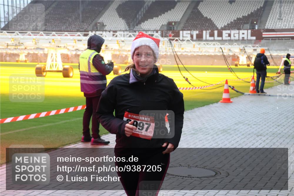 07.12.2025 - St. Pauli X-Mass-Run No. 15 Luisa Fischer http://msf.ph/oto/9387205 07.12.2025 10:22:13 Ziel 15, 2997, 149, 270, 1326, 1488, 2927, 2944, 2945, 2997, 3062, 3091, 3384, 3540, 3541, 3848, 3988, 3999, 4000, 4117, 4158, 4169, 4170, 4321, 4322, 4323, 4415 meine-sportfotos.de