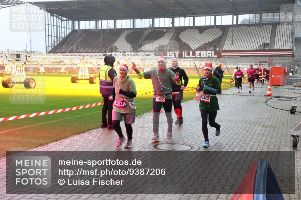 07.12.2025 - St. Pauli X-Mass-Run No. 15 Luisa Fischer http://msf.ph/oto/9387206 07.12.2025 10:22:23 Ziel 4321, 4322, 4323, 1371, 1488, 2817, 2818, 2819, 2927, 2944, 2945, 2997, 3431, 3736, 3999, 4000, 4158, 4169, 4170, 4321, 4322, 4323, 4415, 4774 meine-sportfotos.de