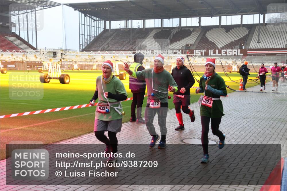 07.12.2025 - St. Pauli X-Mass-Run No. 15 Luisa Fischer http://msf.ph/oto/9387209 07.12.2025 10:22:24 Ziel 4321, 4322, 4323, 1371, 1488, 2817, 2818, 2819, 2927, 2944, 2945, 2997, 3431, 3736, 3999, 4000, 4158, 4169, 4170, 4321, 4322, 4323, 4415, 4774 meine-sportfotos.de