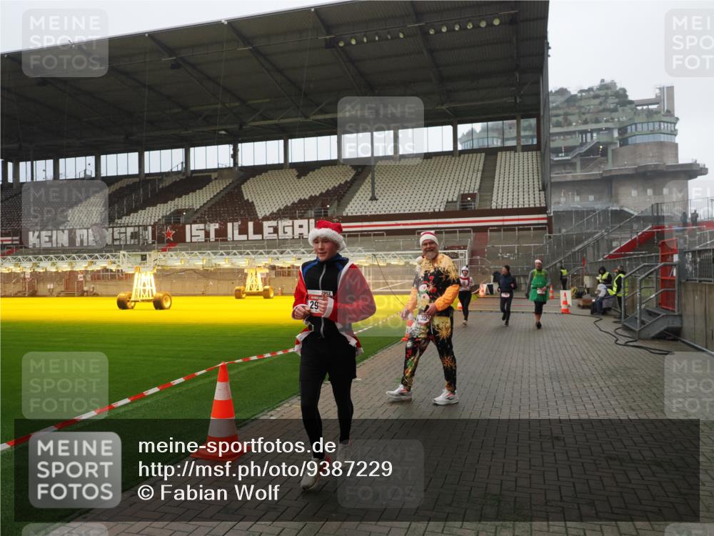 07.12.2025 - St. Pauli X-Mass-Run No. 15 Fabian Wolf http://msf.ph/oto/9387229 07.12.2025 10:17:34 Ziel 1161, 1162, 2688, 2725, 2952, 4114, 4127, 4339 meine-sportfotos.de
