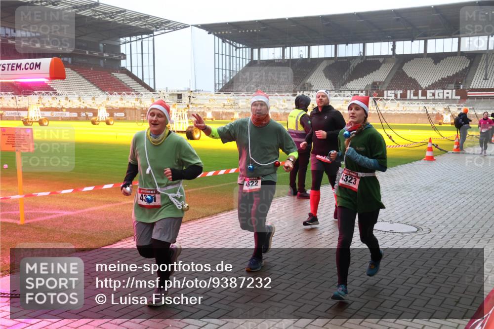 07.12.2025 - St. Pauli X-Mass-Run No. 15 Luisa Fischer http://msf.ph/oto/9387232 07.12.2025 10:22:24 Ziel 4, 422, 1323, 1371, 1488, 2817, 2818, 2819, 2927, 2944, 2945, 2997, 3431, 3736, 3999, 4000, 4158, 4169, 4170, 4321, 4322, 4323, 4415, 4774 meine-sportfotos.de
