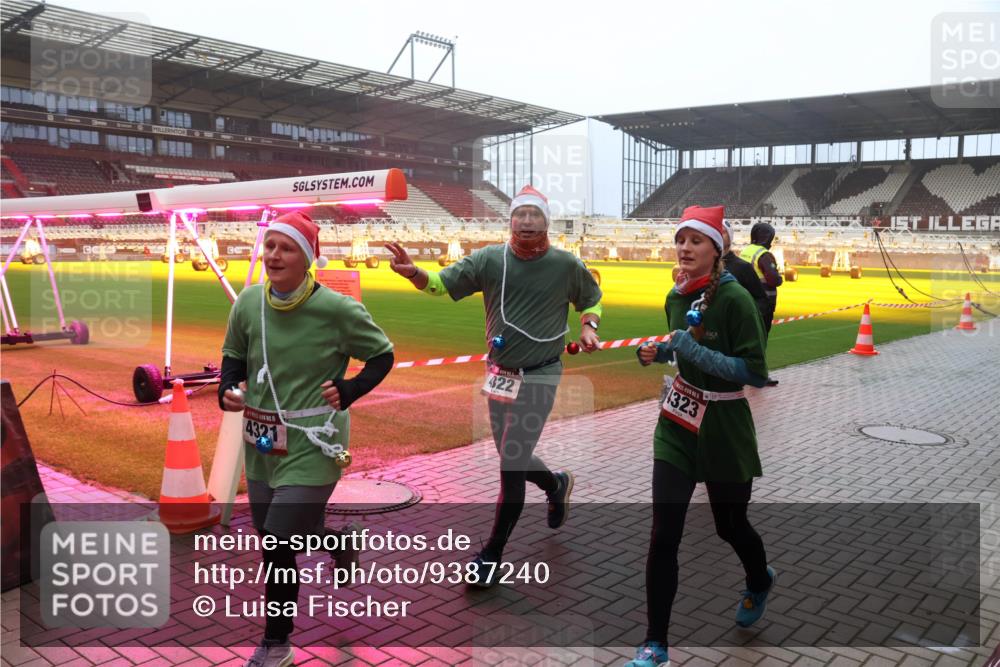 07.12.2025 - St. Pauli X-Mass-Run No. 15 Luisa Fischer http://msf.ph/oto/9387240 07.12.2025 10:22:25 Ziel 4321, 322, 1323, 1371, 1488, 2817, 2818, 2819, 2944, 2945, 2997, 3431, 3736, 3999, 4000, 4158, 4169, 4170, 4321, 4322, 4323, 4415, 4774 meine-sportfotos.de