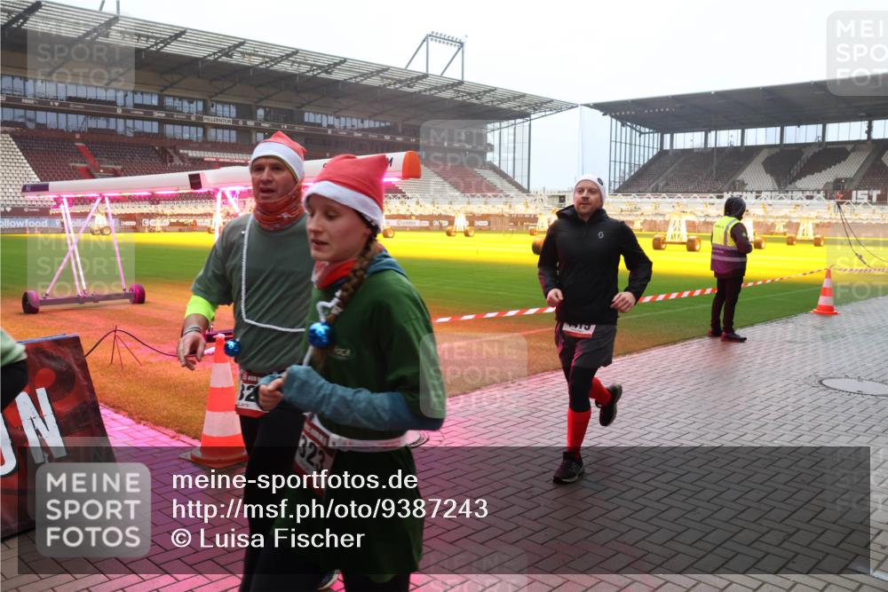07.12.2025 - St. Pauli X-Mass-Run No. 15 Luisa Fischer http://msf.ph/oto/9387243 07.12.2025 10:22:26 Ziel 32, 323, 1371, 1488, 2817, 2818, 2819, 2944, 2945, 2997, 3431, 3736, 3999, 4000, 4158, 4169, 4170, 4321, 4322, 4323, 4415, 4774 meine-sportfotos.de