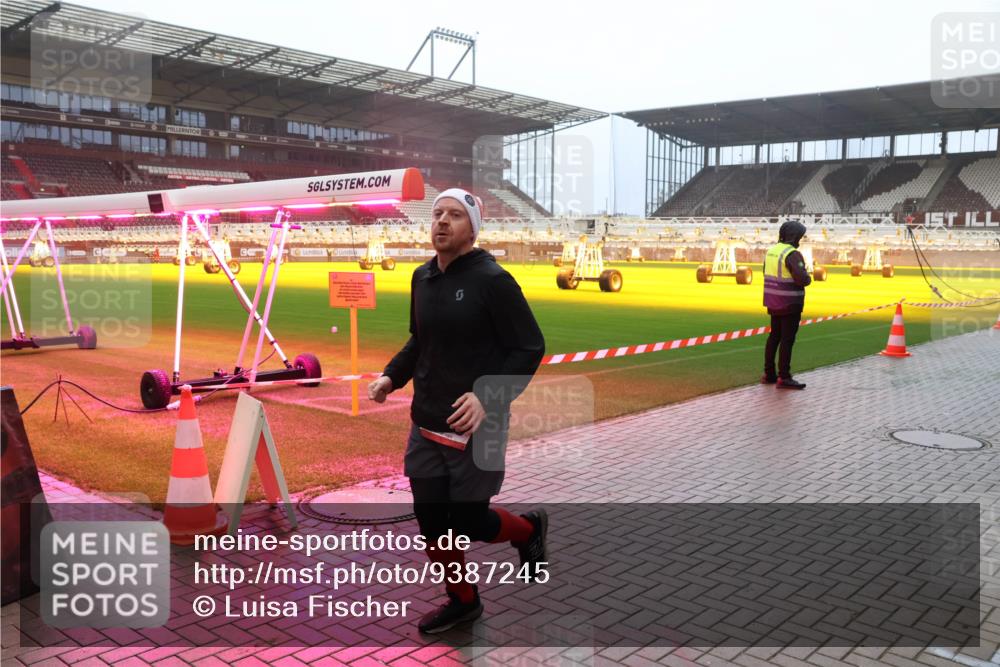 07.12.2025 - St. Pauli X-Mass-Run No. 15 Luisa Fischer http://msf.ph/oto/9387245 07.12.2025 10:22:26 Ziel 1371, 1488, 2817, 2818, 2819, 2944, 2945, 2997, 3431, 3736, 3999, 4000, 4158, 4169, 4170, 4321, 4322, 4323, 4415, 4774 meine-sportfotos.de