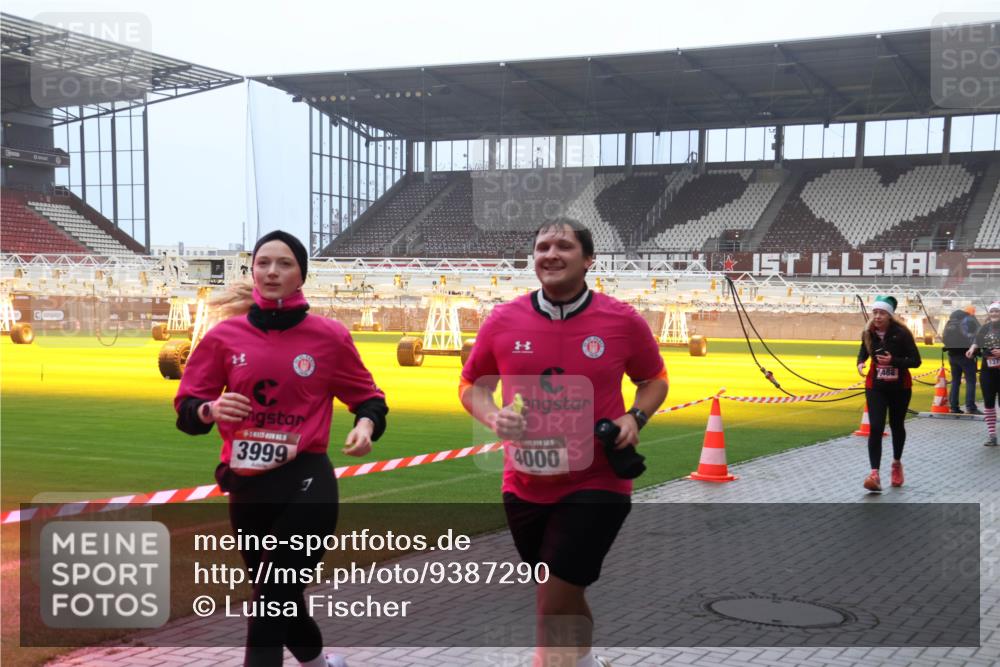 07.12.2025 - St. Pauli X-Mass-Run No. 15 Luisa Fischer http://msf.ph/oto/9387290 07.12.2025 10:22:32 Ziel 3999, 5, 4000, 488, 1371, 1488, 2184, 2817, 2818, 2819, 2944, 2945, 3431, 3736, 3999, 4000, 4321, 4322, 4323, 4415, 4771, 4774, 4781 meine-sportfotos.de
