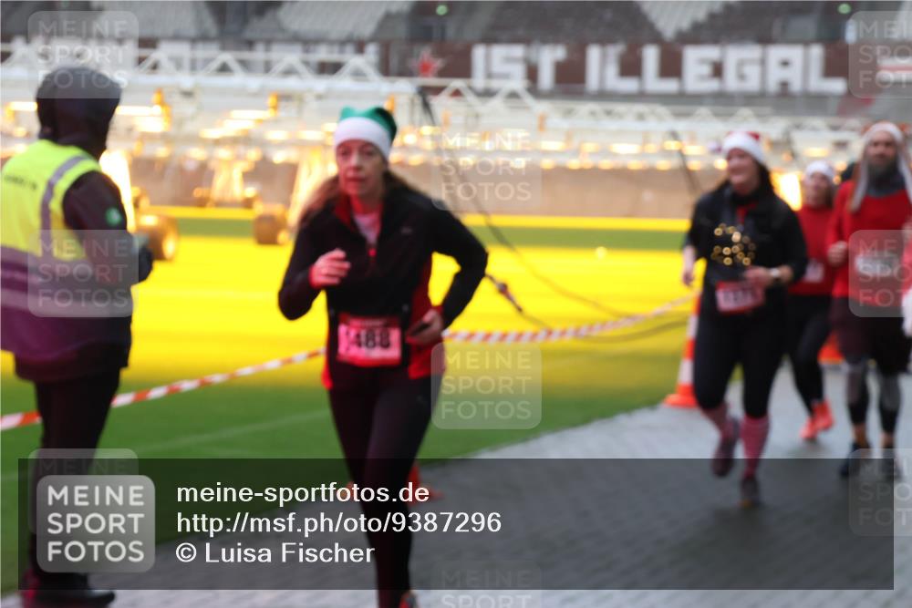 07.12.2025 - St. Pauli X-Mass-Run No. 15 Luisa Fischer http://msf.ph/oto/9387296 07.12.2025 10:22:34 Ziel 488, 1, 1371, 1488, 2184, 2817, 2818, 2819, 2944, 2945, 3431, 3736, 3999, 4000, 4321, 4322, 4323, 4415, 4771, 4774, 4781 meine-sportfotos.de